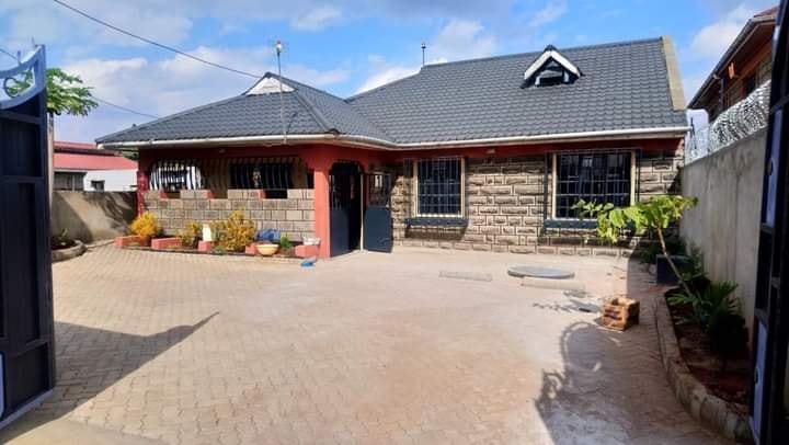 Lovely 3 bedroom bungalow plus sq for sale syokimau