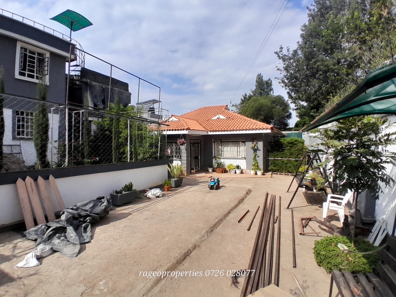 lovely 3 bedroom bungalow with sq to let in Kerarapon Image