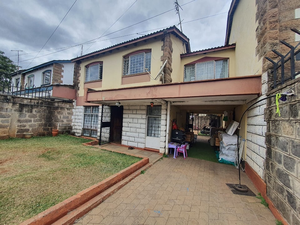 Lovely 3 bedroom maisonette plus for sale in Ngumo Estate.