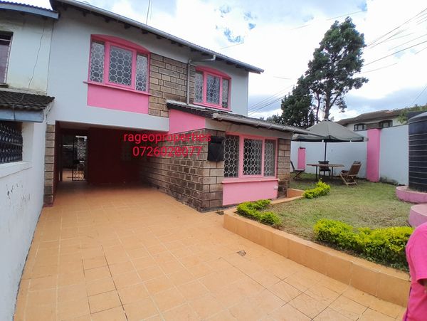 lovely 3 bedroom maisonette plus sq to let in Langata