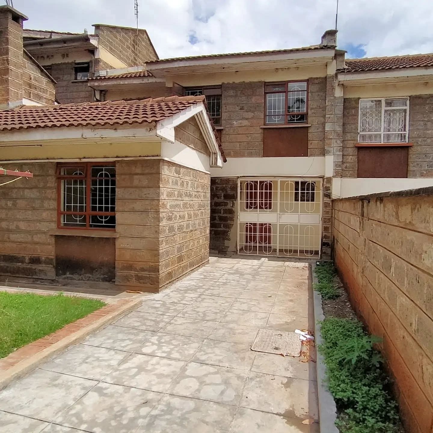 Lovely 3 bedroom Maisonette plus sq to let in langata