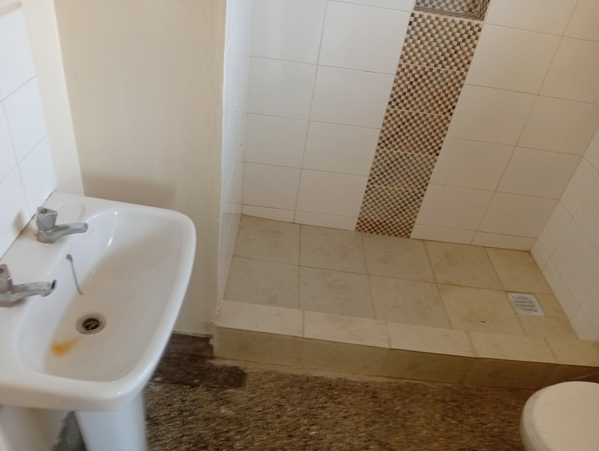 Lovely 3 bedroom maisonette plus sq to let south c Image