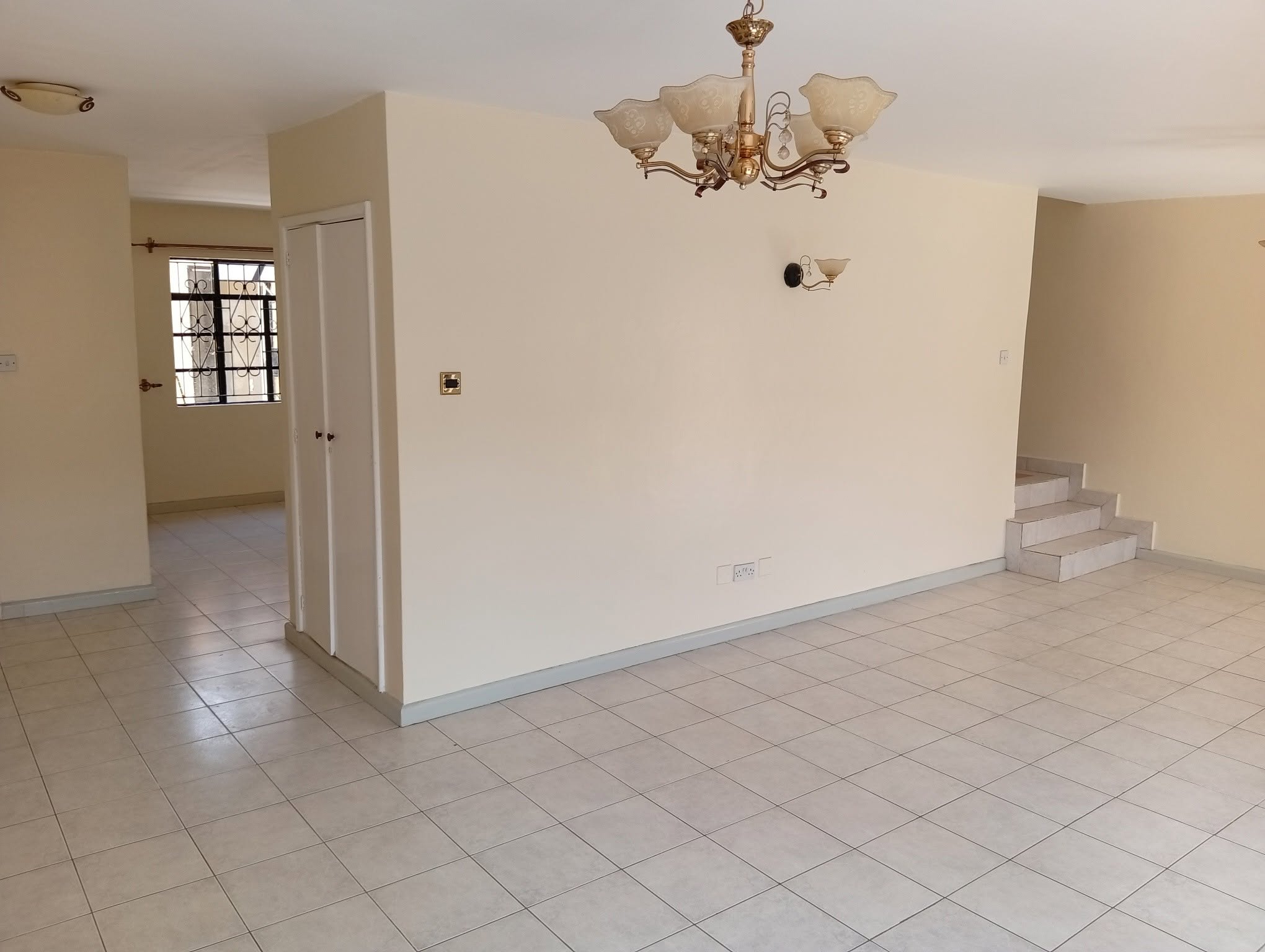 Lovely 3 bedroom maisonette plus sq to let south c