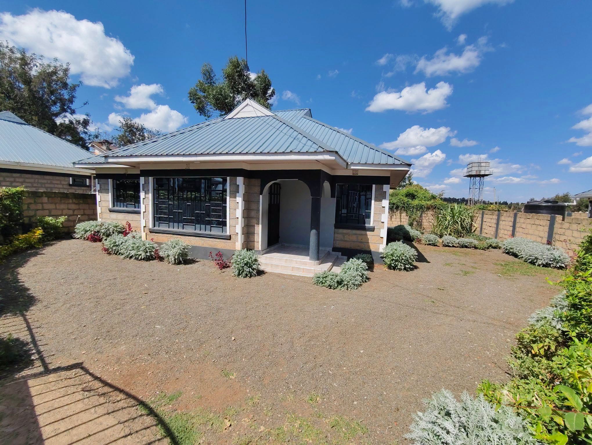 lovely 3 bedrooms bungalow and Dsq for rent in Ngong.