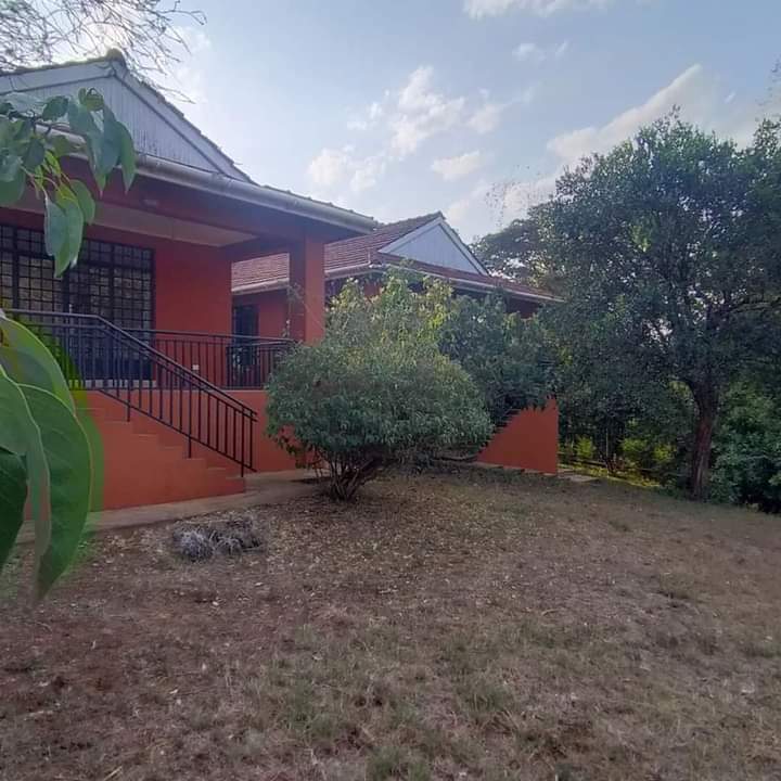 Lovely 4 Bedroom Bungalow Plus SQ For Sale in Karen