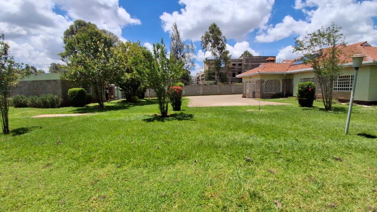 Lovely 4 bedroom bungalow plus sq to let in Karen Image