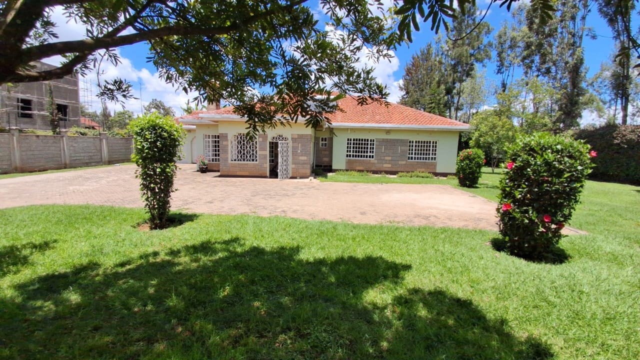 Lovely 4 bedroom bungalow plus sq to let in Karen Image