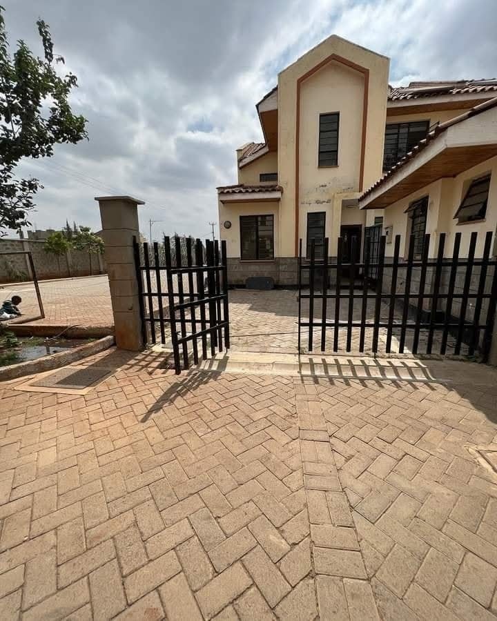 lovely 4 bedroom maisonette plus for sale in Syokimau,off Mombasa rd