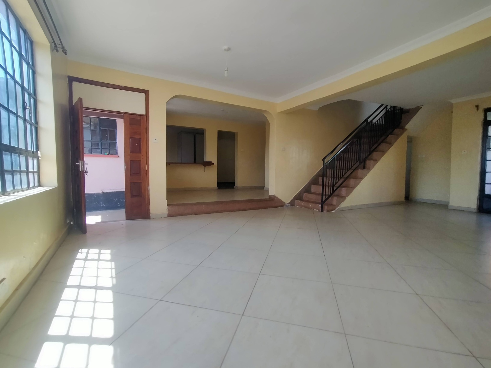 lovely 4 bedroom maisonette plus sq to let in Kerarapon Image