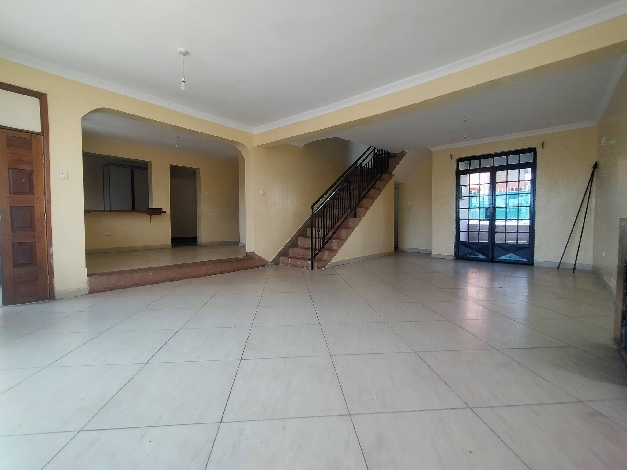 lovely 4 bedroom maisonette plus sq to let in Kerarapon