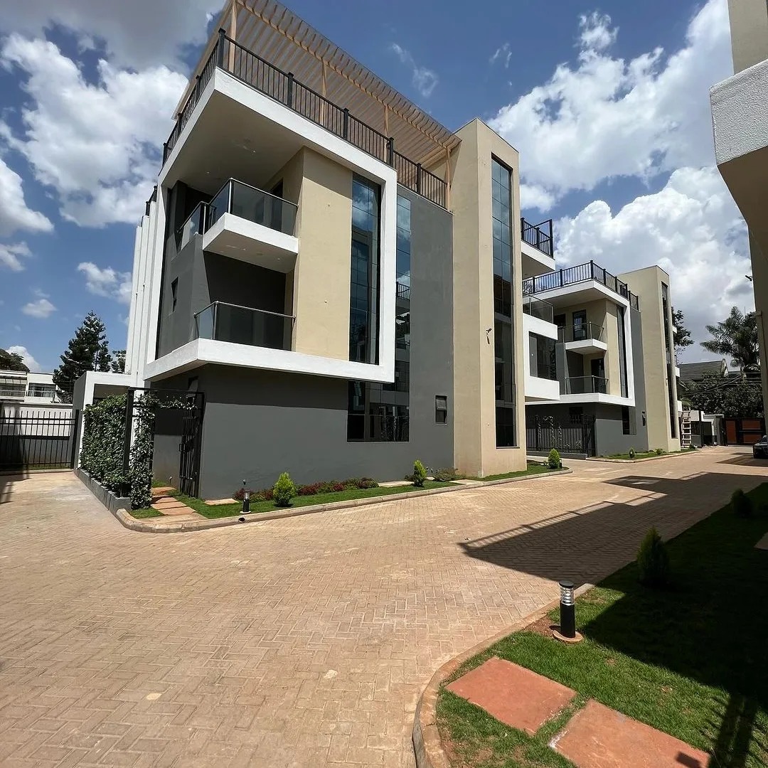 Lovely 6 Bedroom double storey Townhouse For Sale In Lavinton