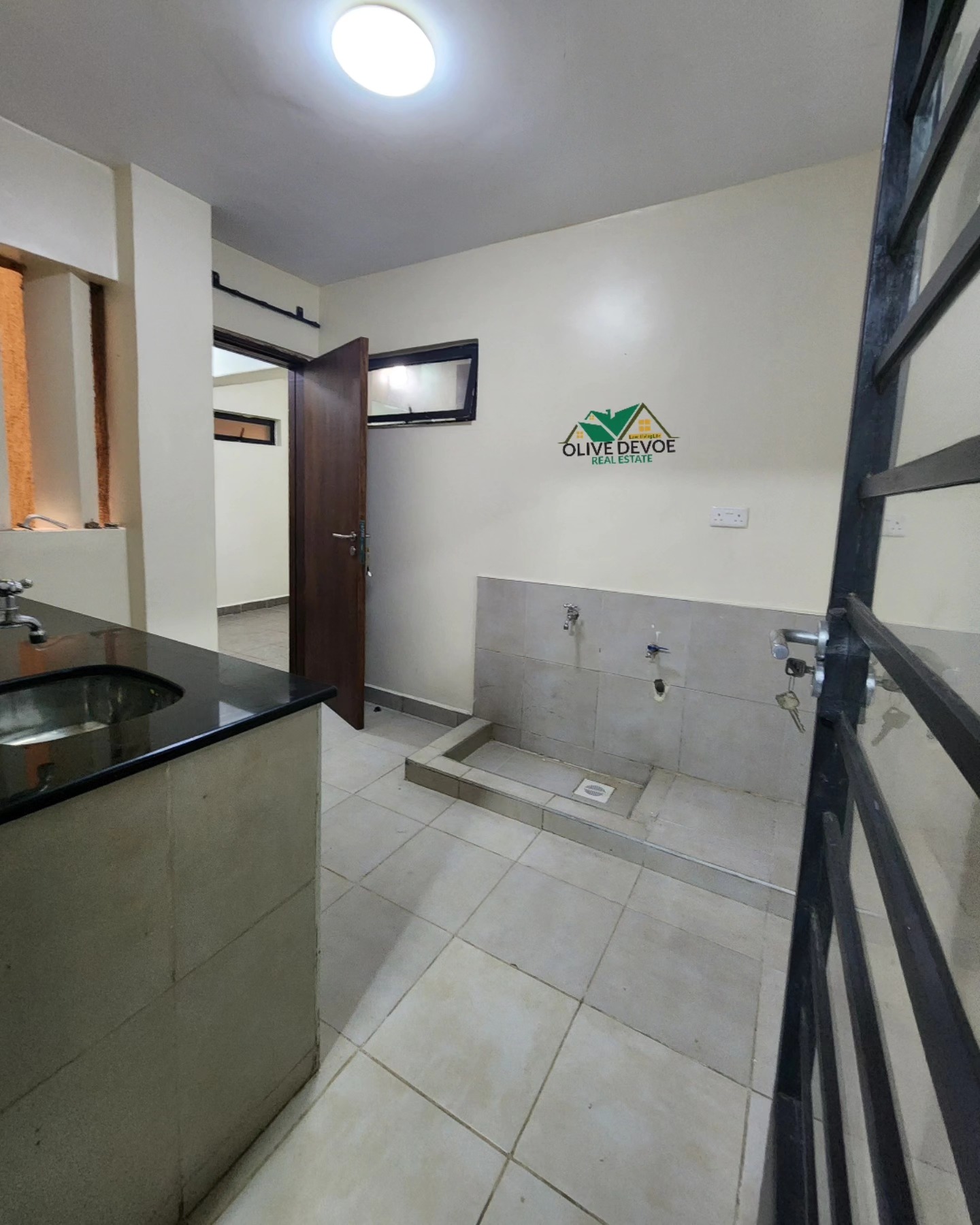 Luxurious 3 bedroom All ensuite + DSQ apartment for rent in Kilimani Image