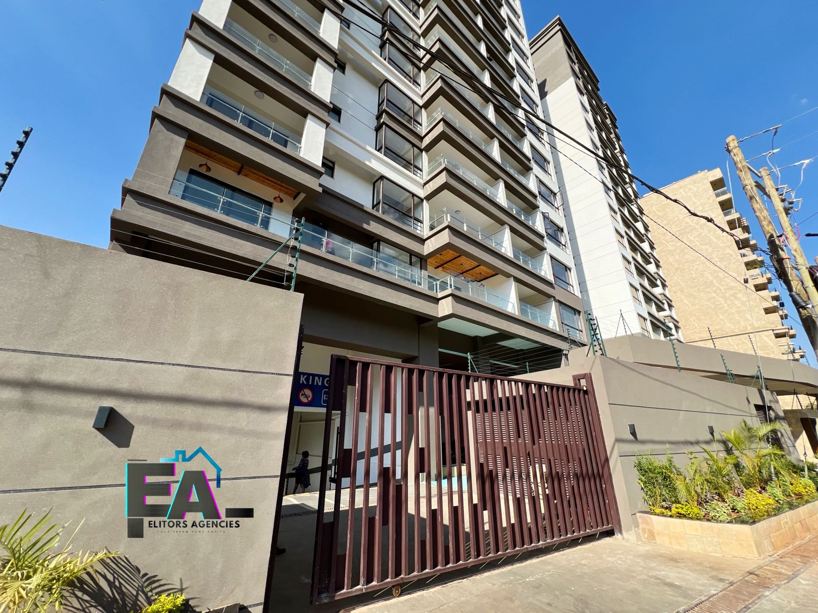 Luxurious 3 bedroom all ensuite plus dsq for rent in Riverside (Ready for occupation) Image