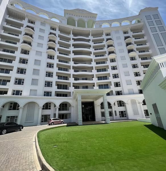 Luxurious 3 Bedroom Apartment For Sale in Parklands.