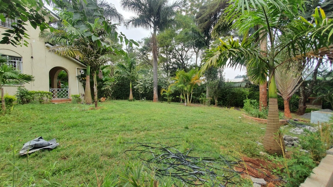 Luxurious 4 Bedroom Maisonette with Guest Wing for Sale in Old Runda Image