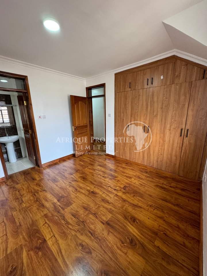 Luxurious 4 Bedroom Penthouse Plus Dsq For Sale in Fourways Junction Image