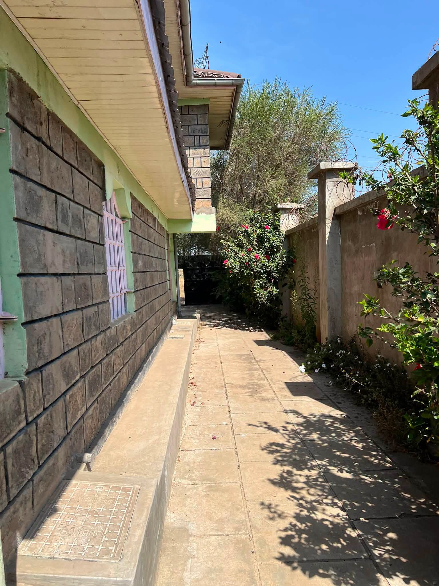luxurious 5 bedroom maisonette for sale in utawala Image