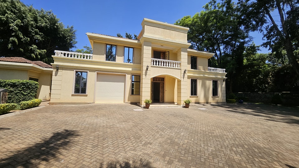 Luxurious 5 Bedroom Maisonette with Swimming Pool For Sale in Gigiri