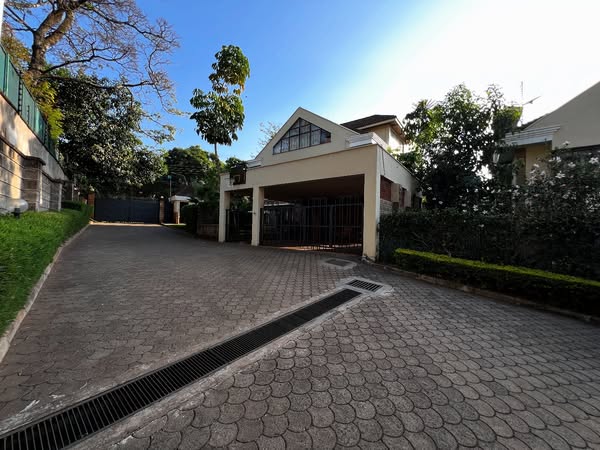 Luxurious 5 Bedroom Townhouses For Sale in Lavington Image
