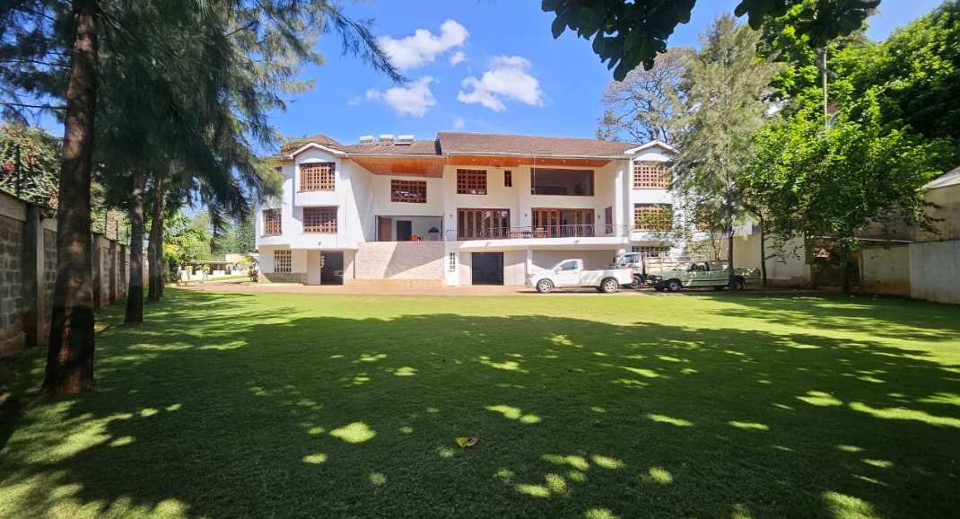 Luxurious 7-Bedroom Maisonette for Sale in New Muthaiga Image