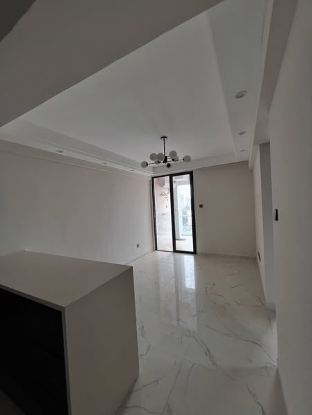 Luxury 1 Bedroom Apartment Plus Study To Let in Kilimani Image