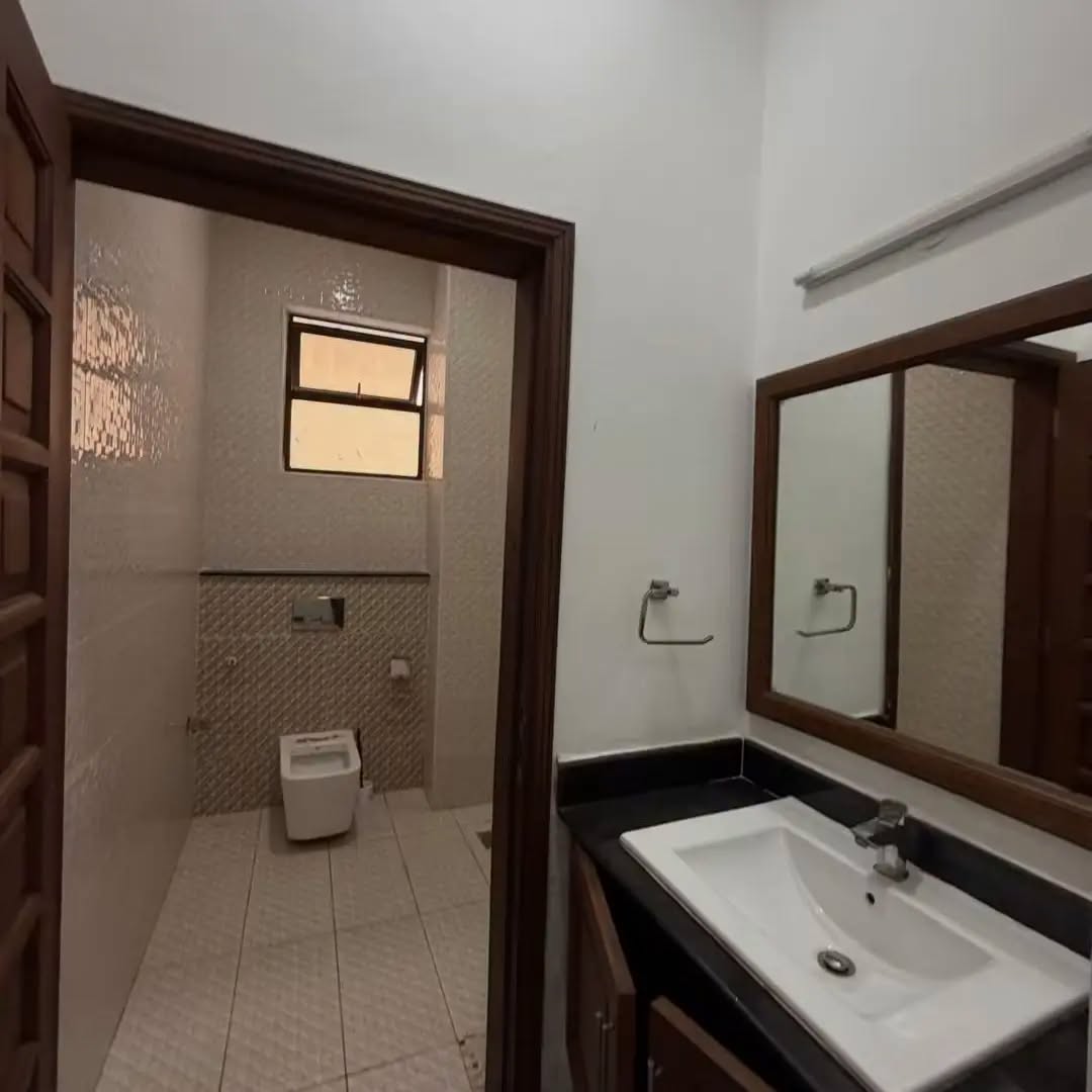Luxury 4 Bedroom Apartment + DSQ for Sale in kizingo, mombasa Image