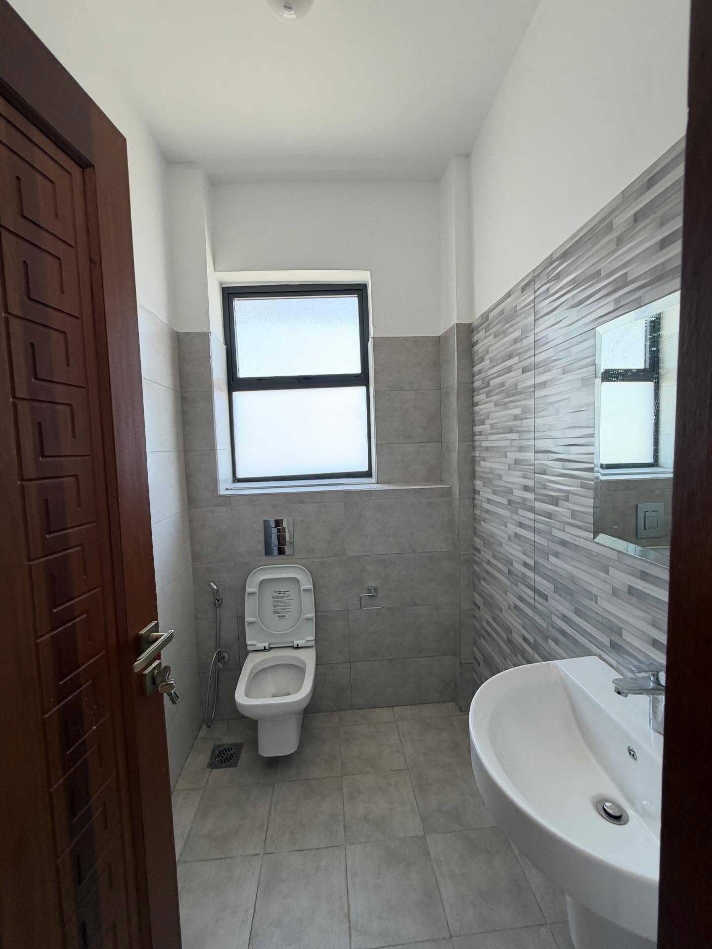 Luxury 4 Bedroom Apartment + DSQ For Sale in Nyali