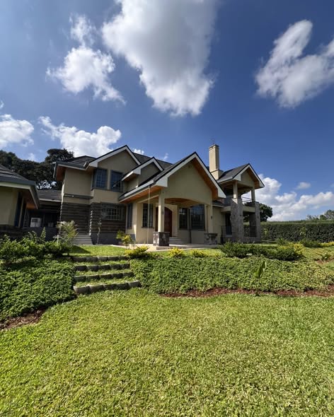 Luxury 4-Bedroom + DSQ Villa To Let inKaren Image