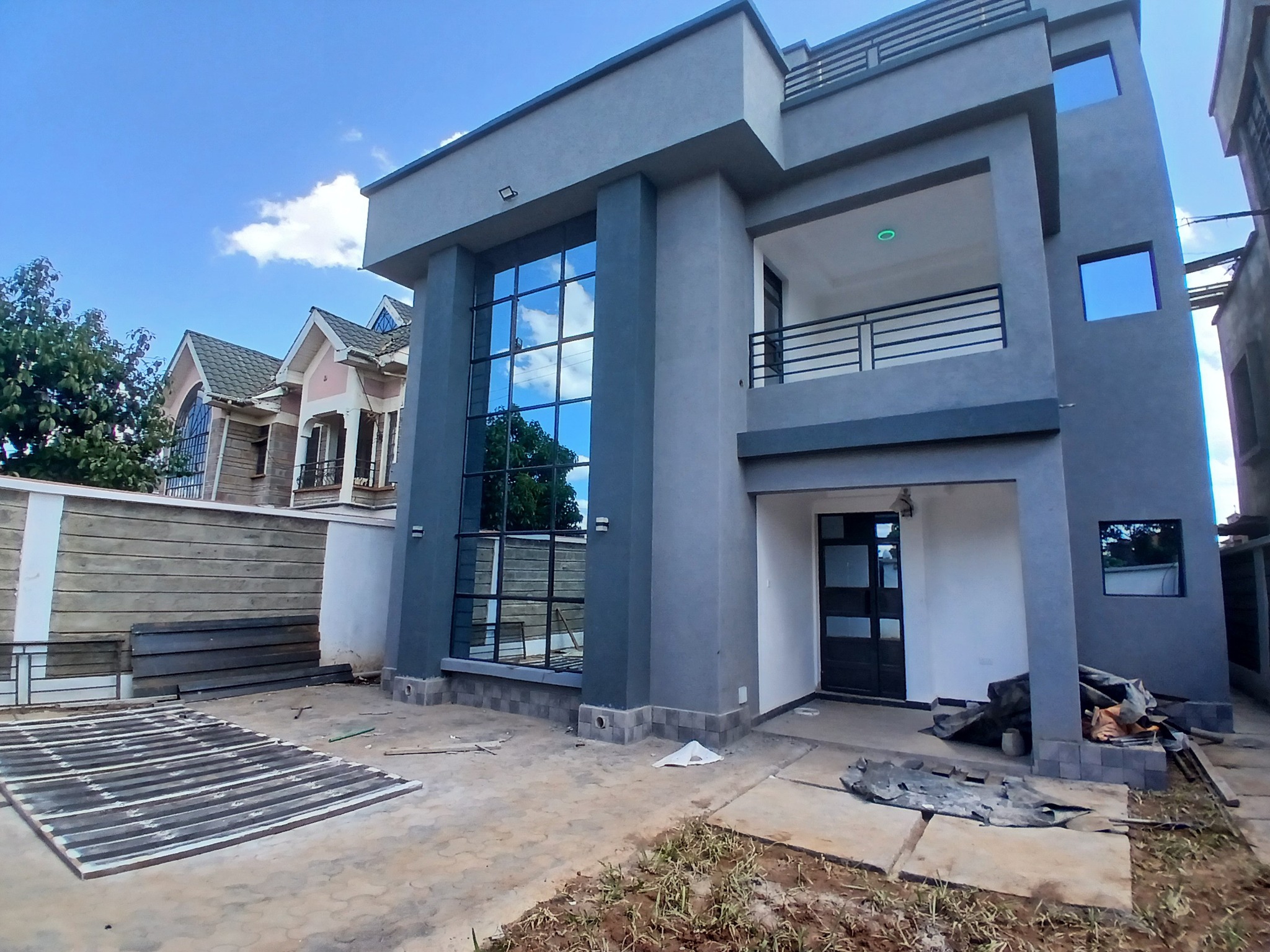 Luxury 4 Bedroom Maisonette For Sale Along Kenyatta Road.