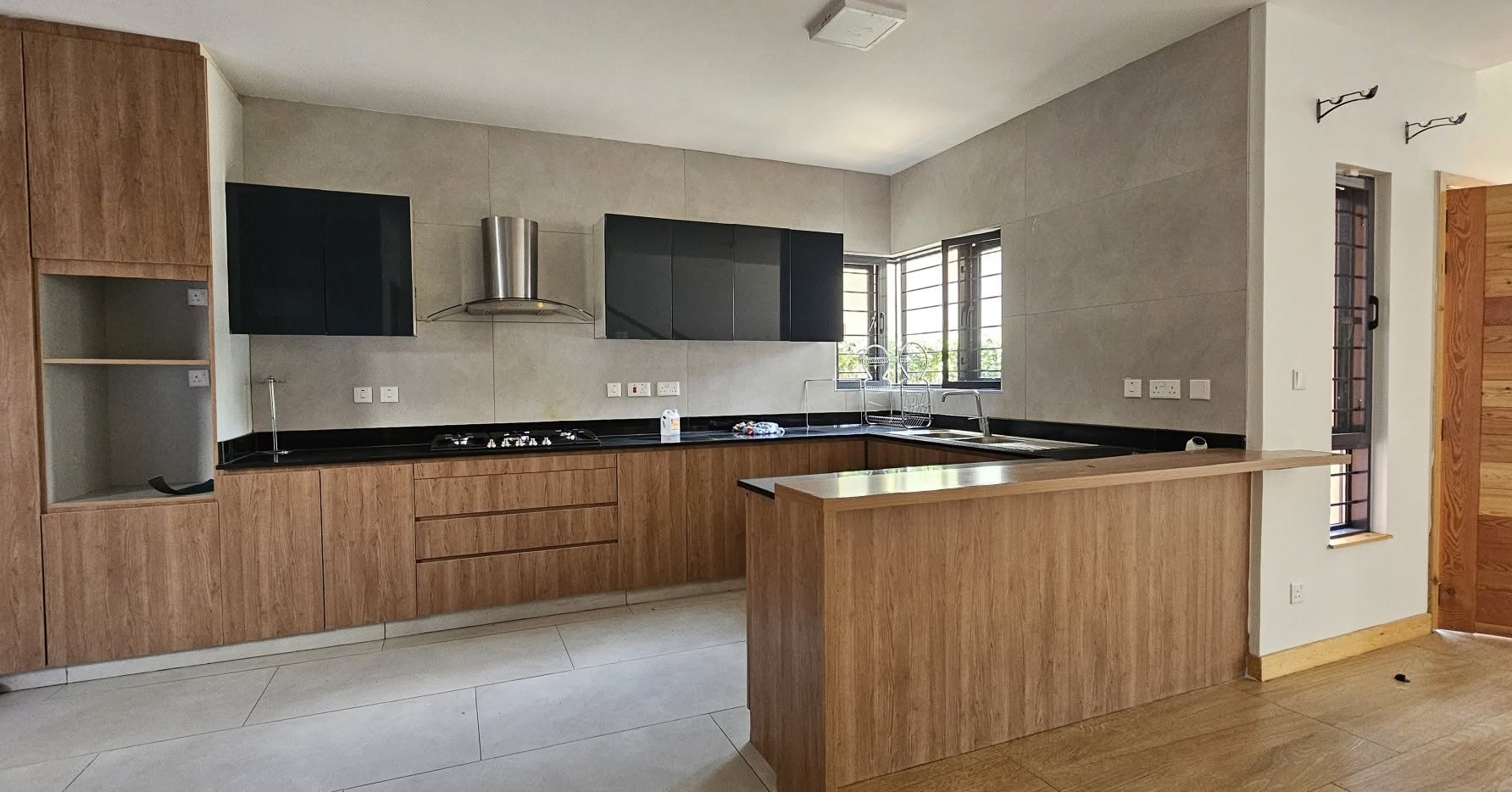 LUXURY 4-BEDROOM MAISONETTE + SQ TO LET IN LANG'ATA (Near Carnivore)