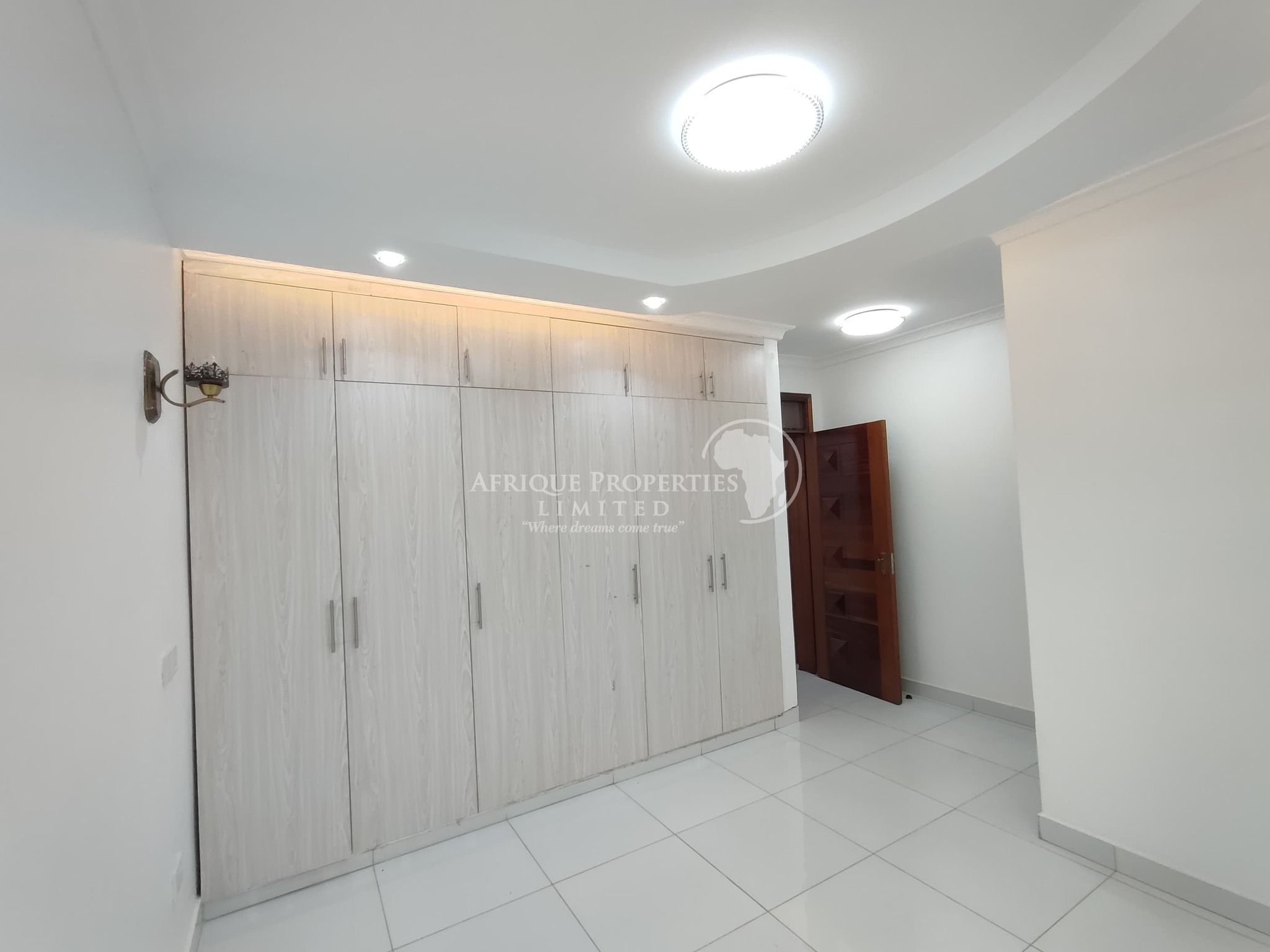 Luxury 4 Bedroom Townhouses Plus DSQ For Sale in Mambley Estate, Ruiru Image