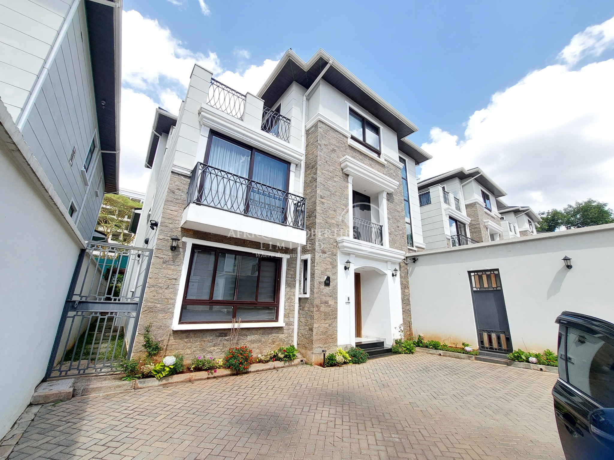 Luxury 4 Bedroom Villa For Sale in Kitisuru