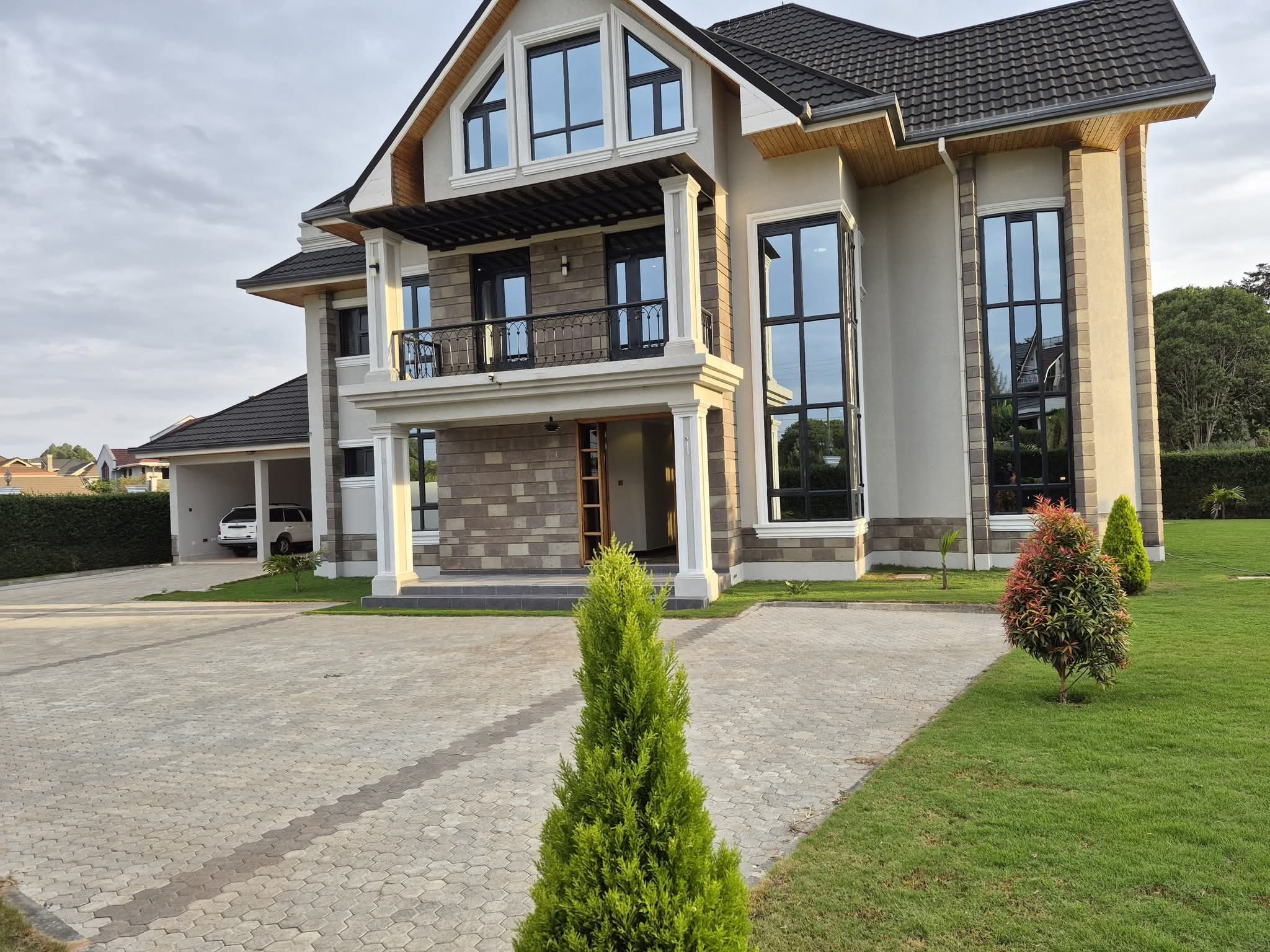 Luxury 5-6 Bedroom Maisonette For Sale in Runda
