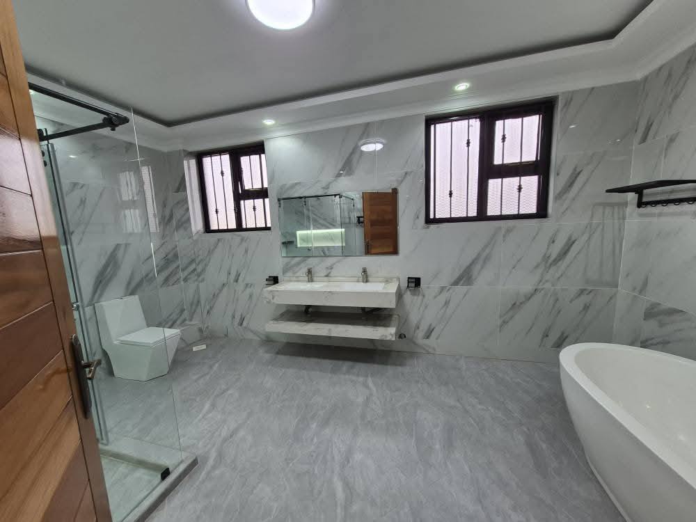 Luxury 5-6 Bedroom Maisonette For Sale in Runda Image