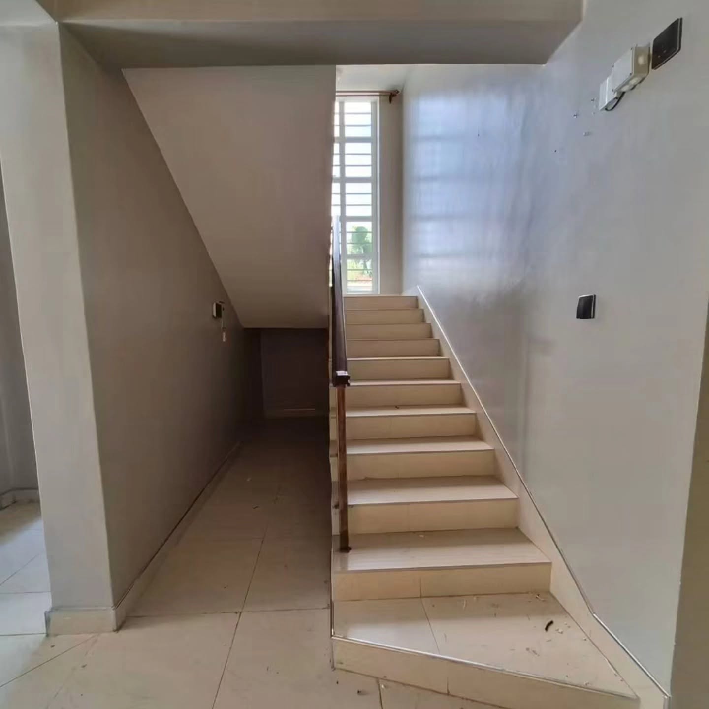 luxury 5 bedroom maisonette plus dsq to let in garden estate Image
