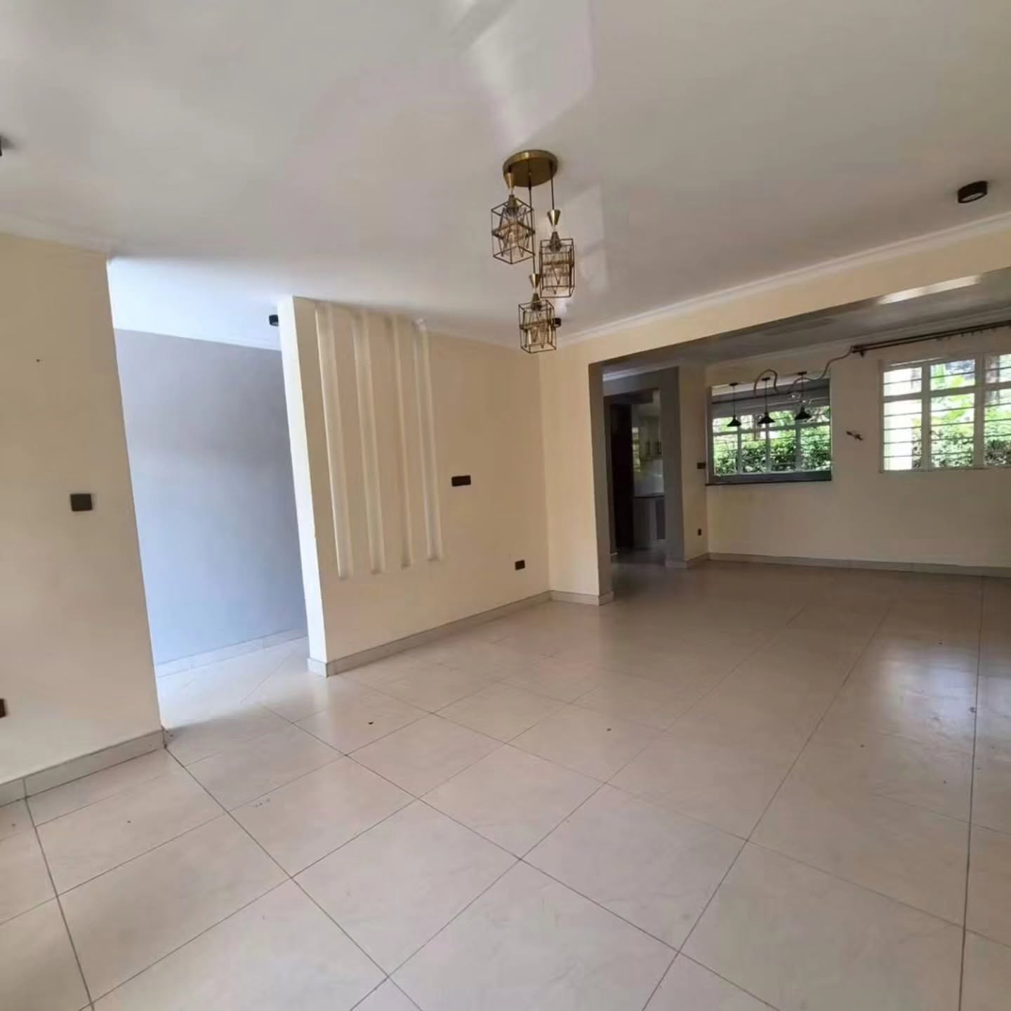 luxury 5 bedroom maisonette plus dsq to let in garden estate Image