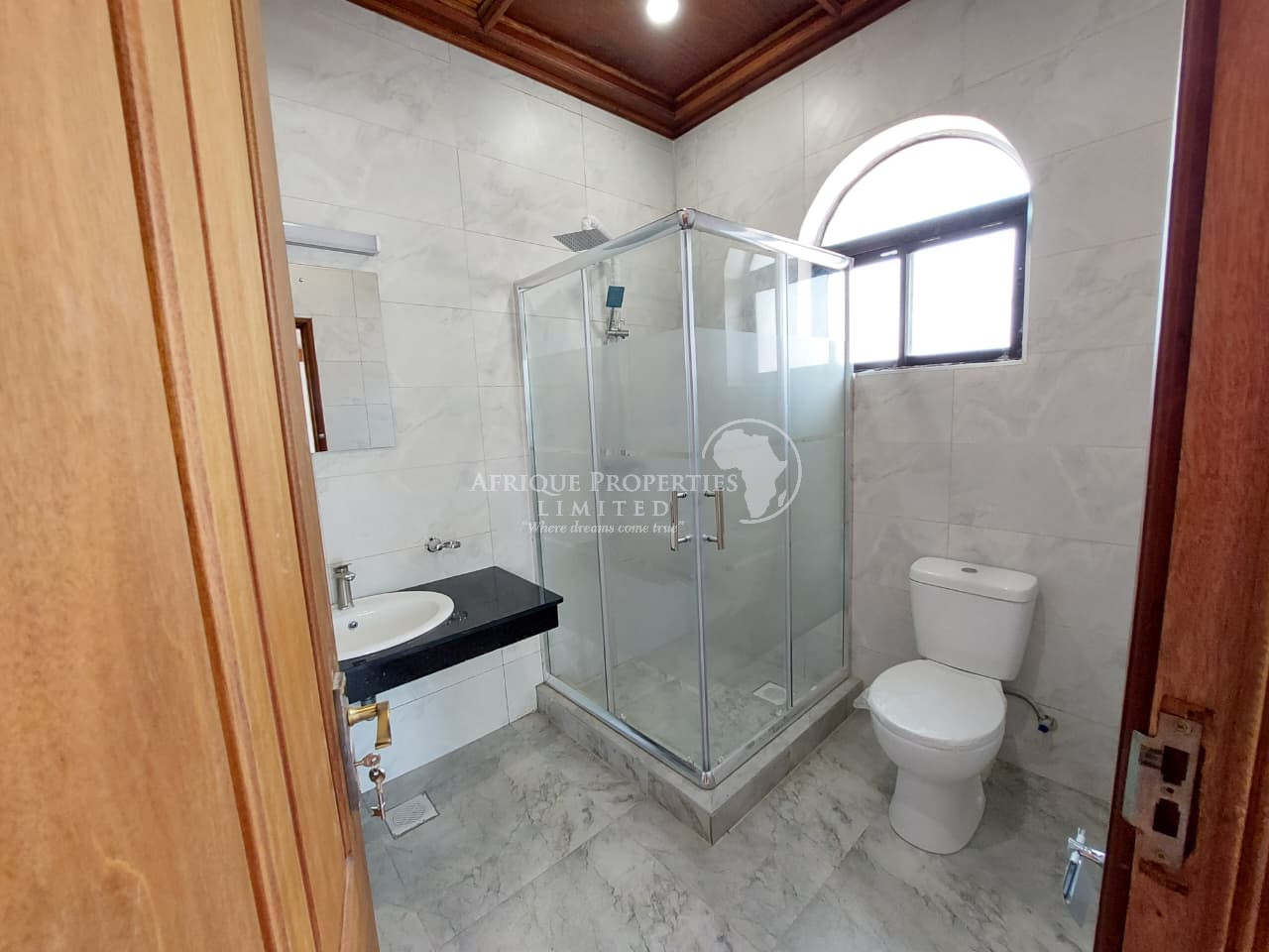 luxury 5 bedroom maisonette to let in Kileleshwa Image