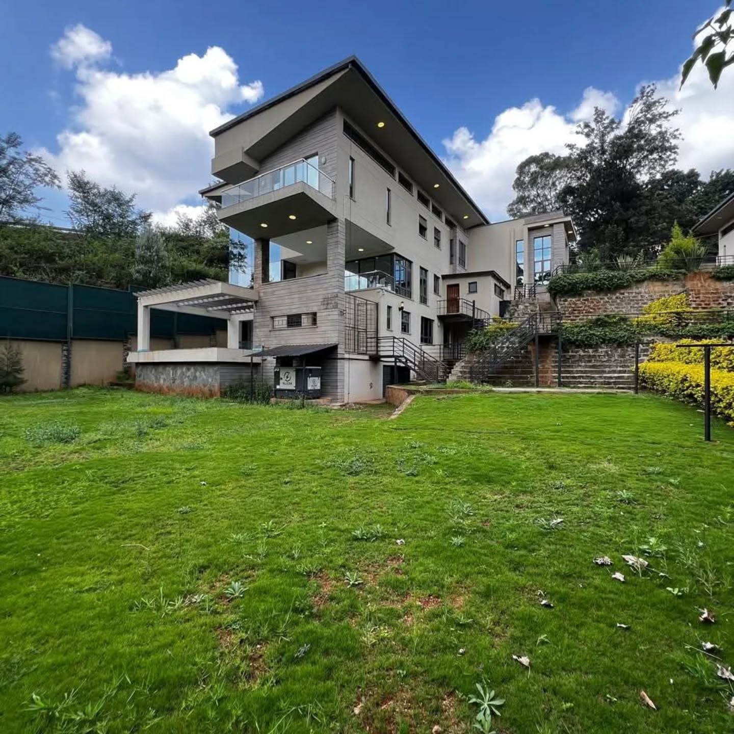 Luxury 5 Bedroom Villa + DSQ To Let – Lower Kabete