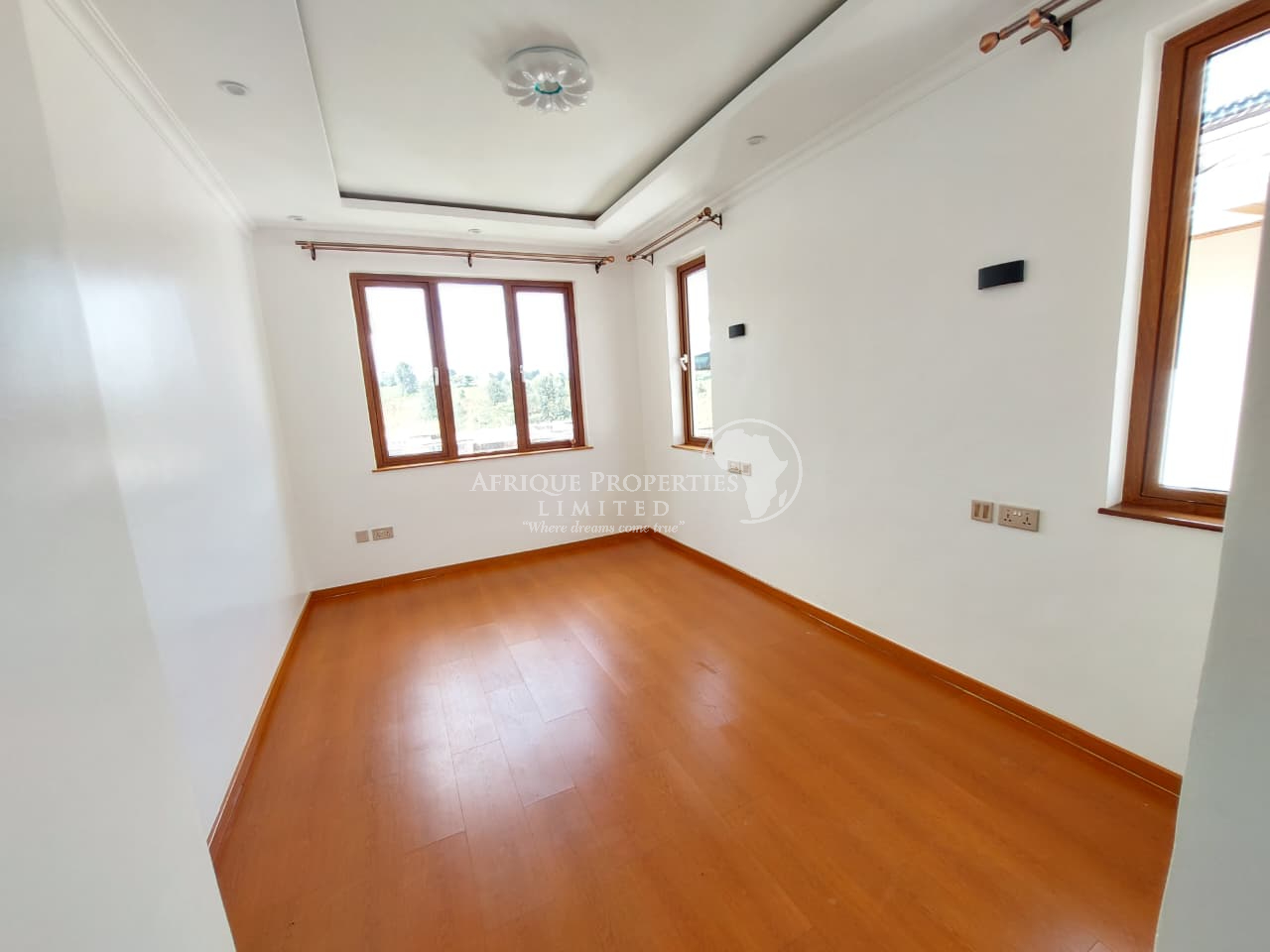 Luxury 5 Bedroom Villa for Rent in Migaa Golf Estate Image