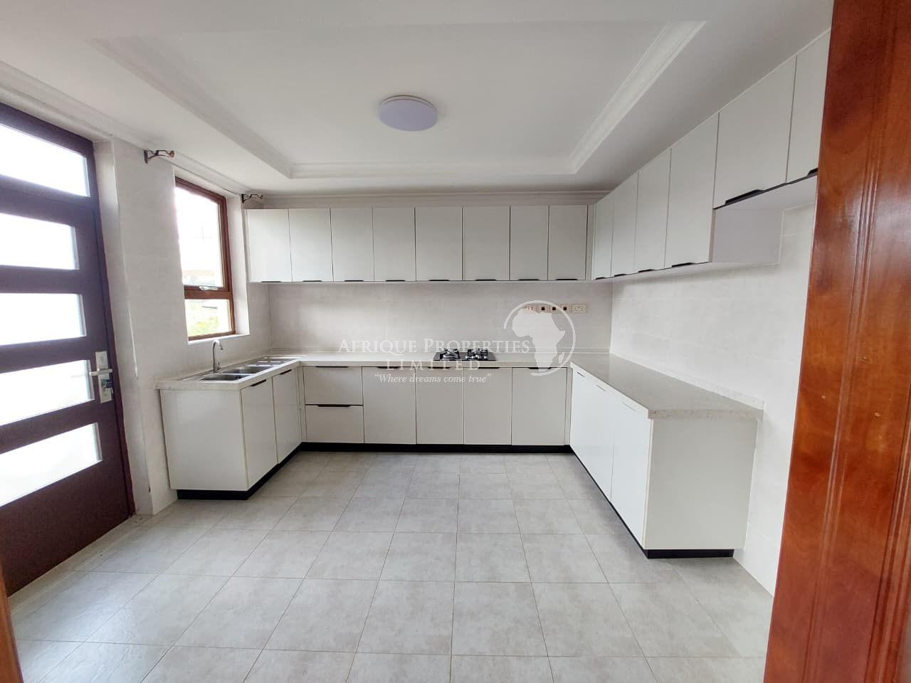 Luxury 5 Bedroom Villa for Rent in Migaa Golf Estate Image