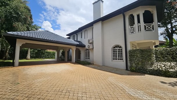 Luxury 5 Bedroom Villa Plus 2 DSQ For Rent in Runda