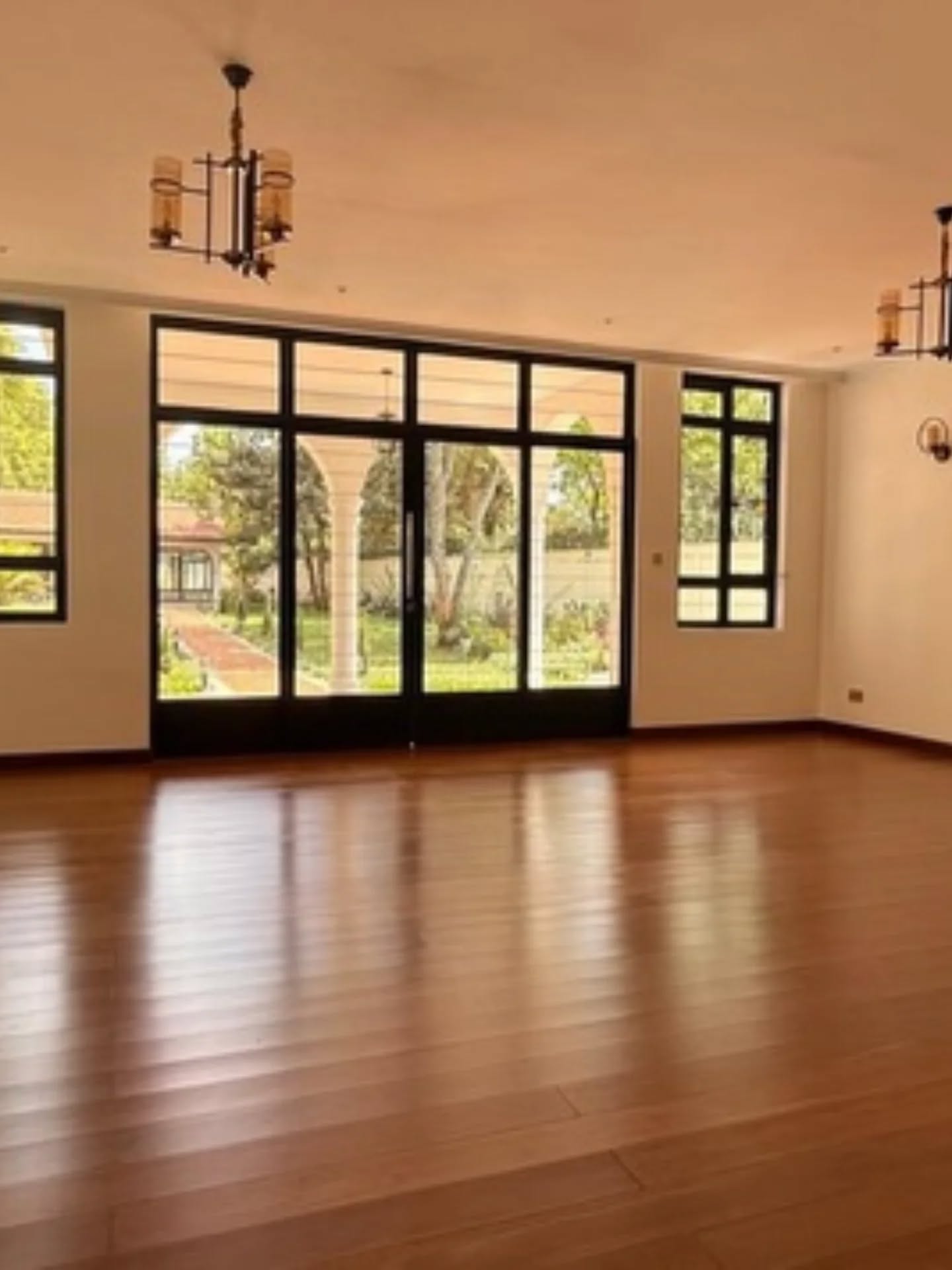 Luxury 7 Bedroom Maisonette For Sale in Off Ruaka Road