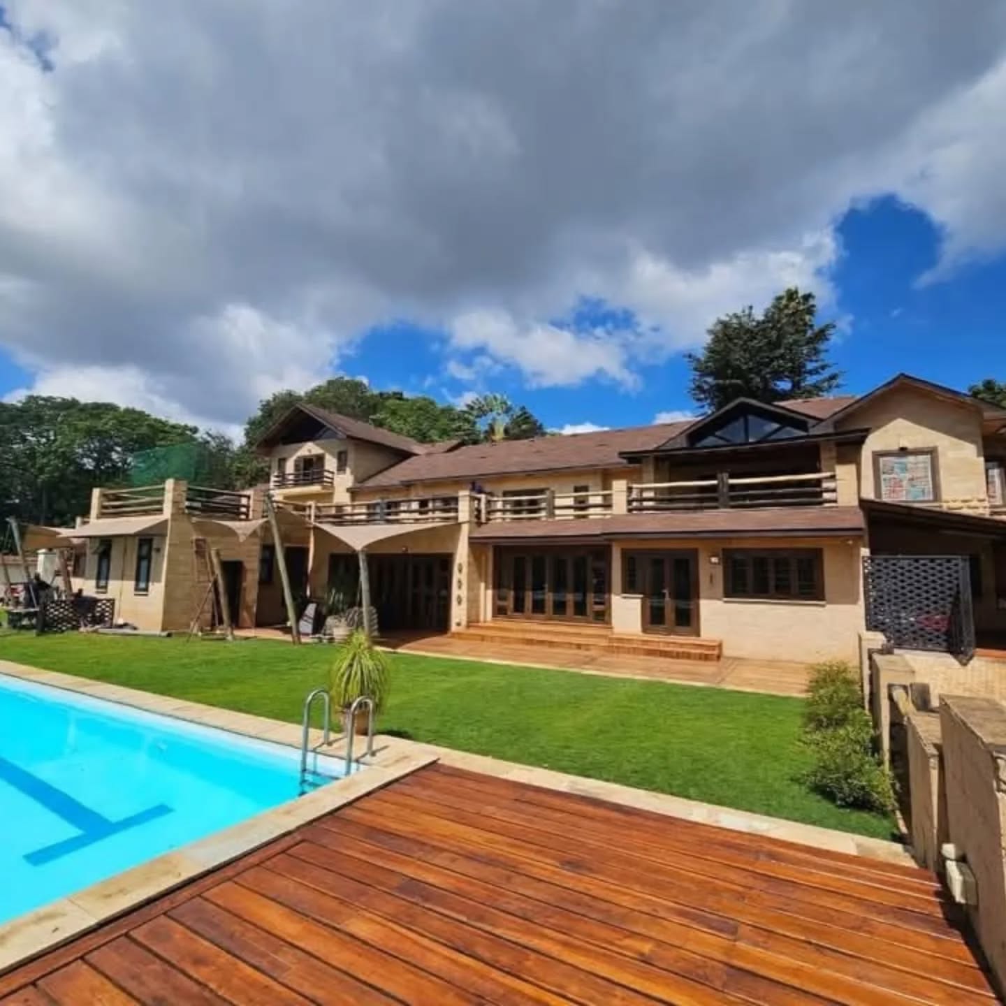 Luxury 9-Bedroom Villa For Sale in Lavington
