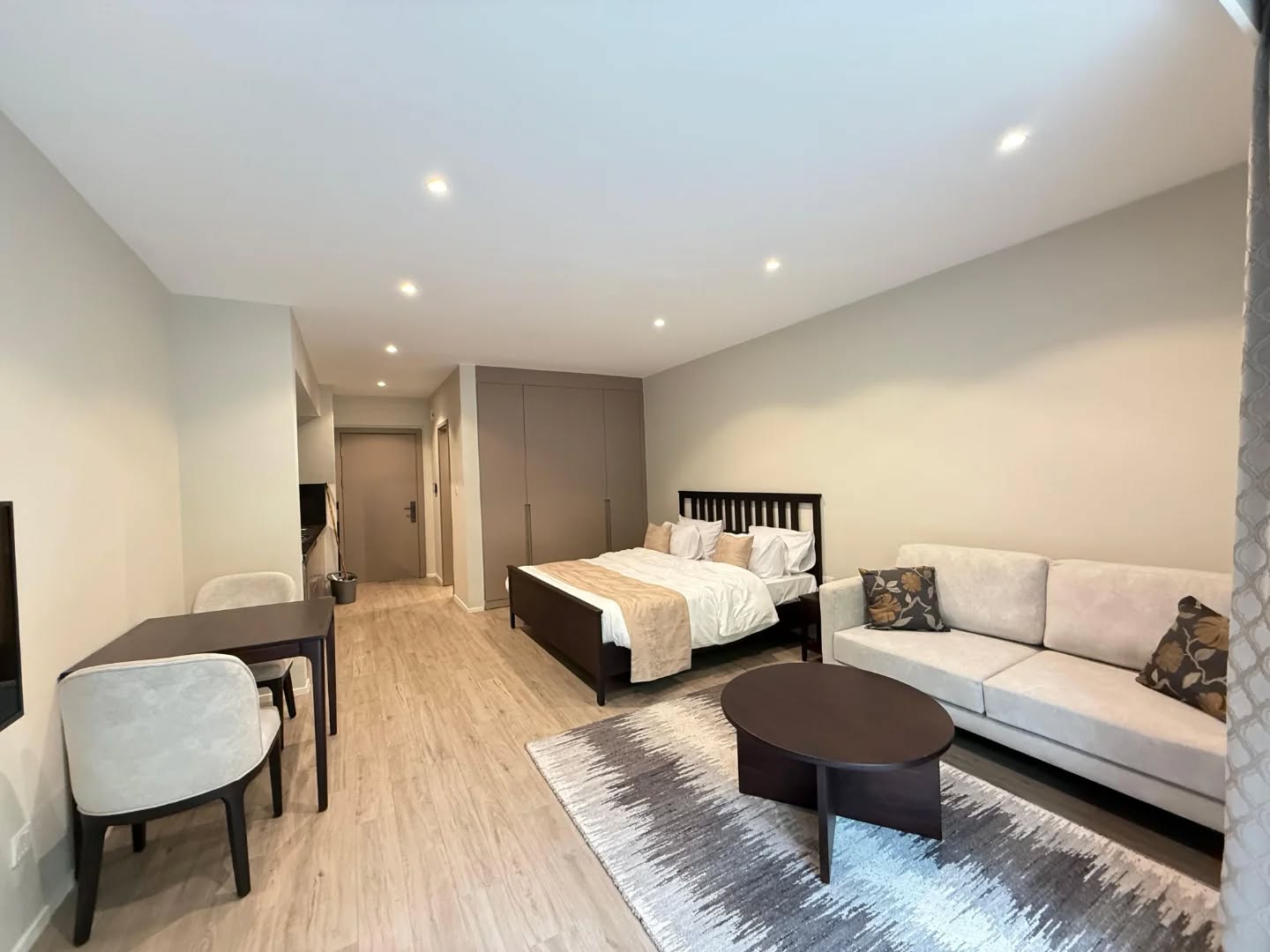 Luxury Studio Apartment For Rent in Rosslyn Image