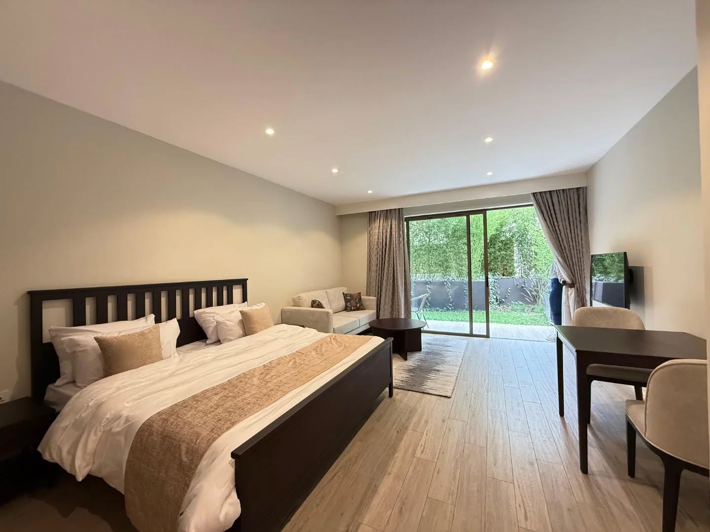 Luxury Studio Apartment For Rent in Rosslyn Image