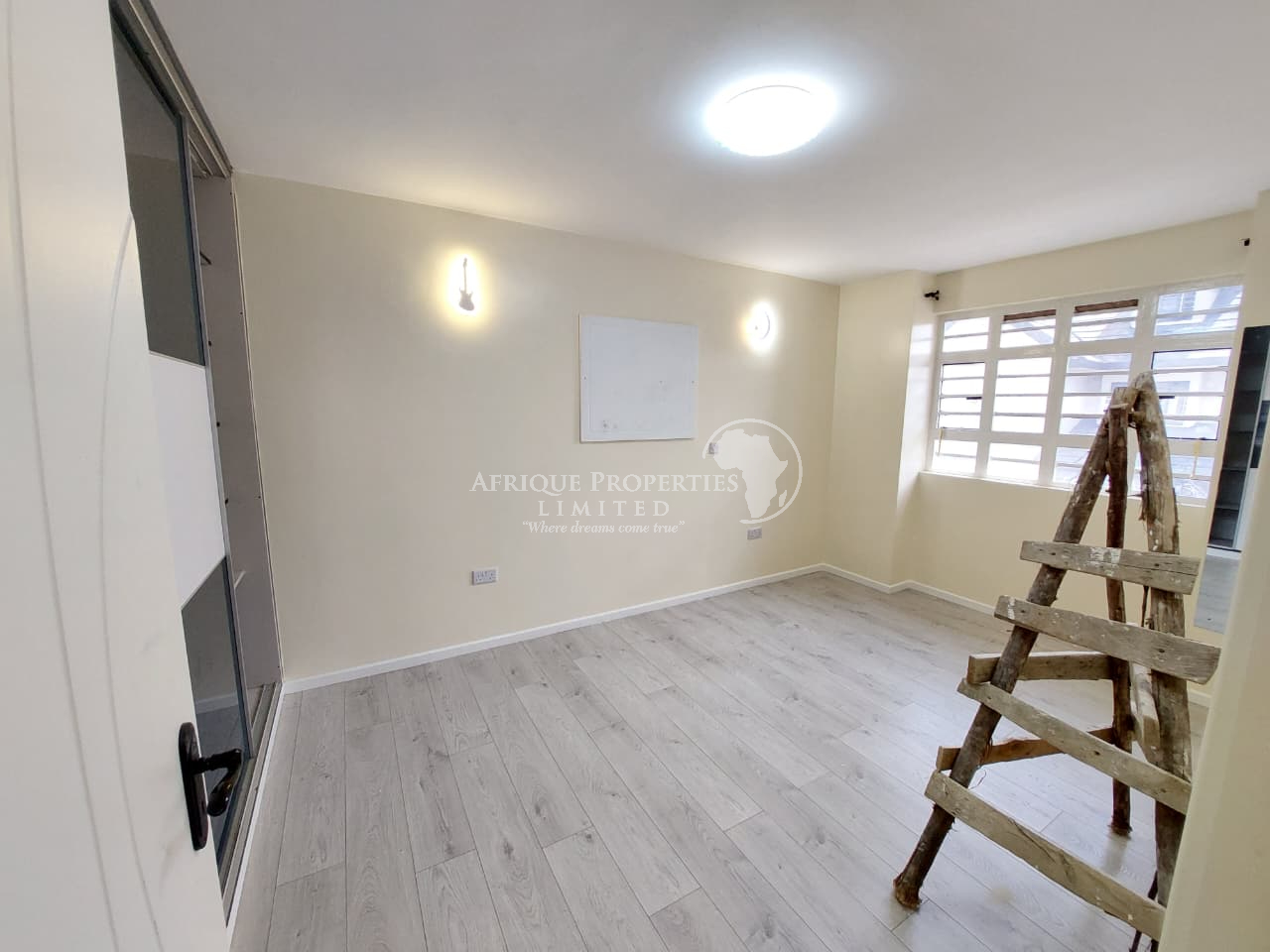 𝐒𝐩𝐚𝐜𝐢𝐨𝐮𝐬 𝟓 𝐁𝐞𝐝𝐫𝐨𝐨m 𝐕𝐢𝐥𝐥𝐚 To Let 𝐢𝐧 𝐑𝐮𝐢𝐫𝐮 Image