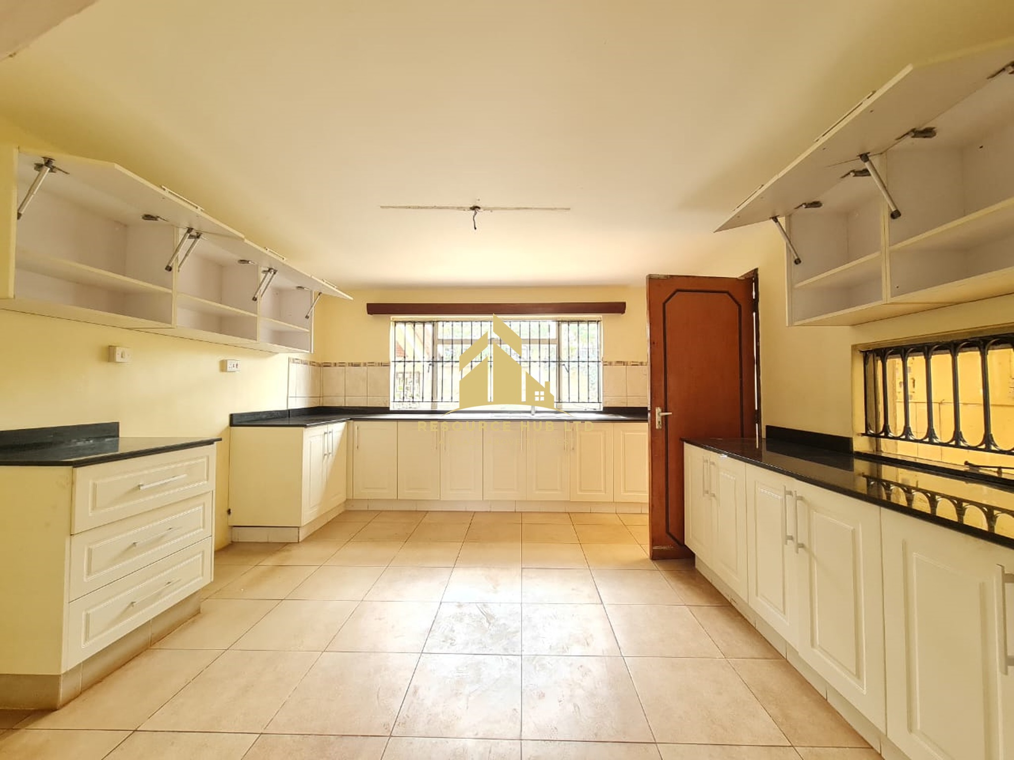 Magnificent 5 Bedroom Maisonette For Sale in Gigiri Image