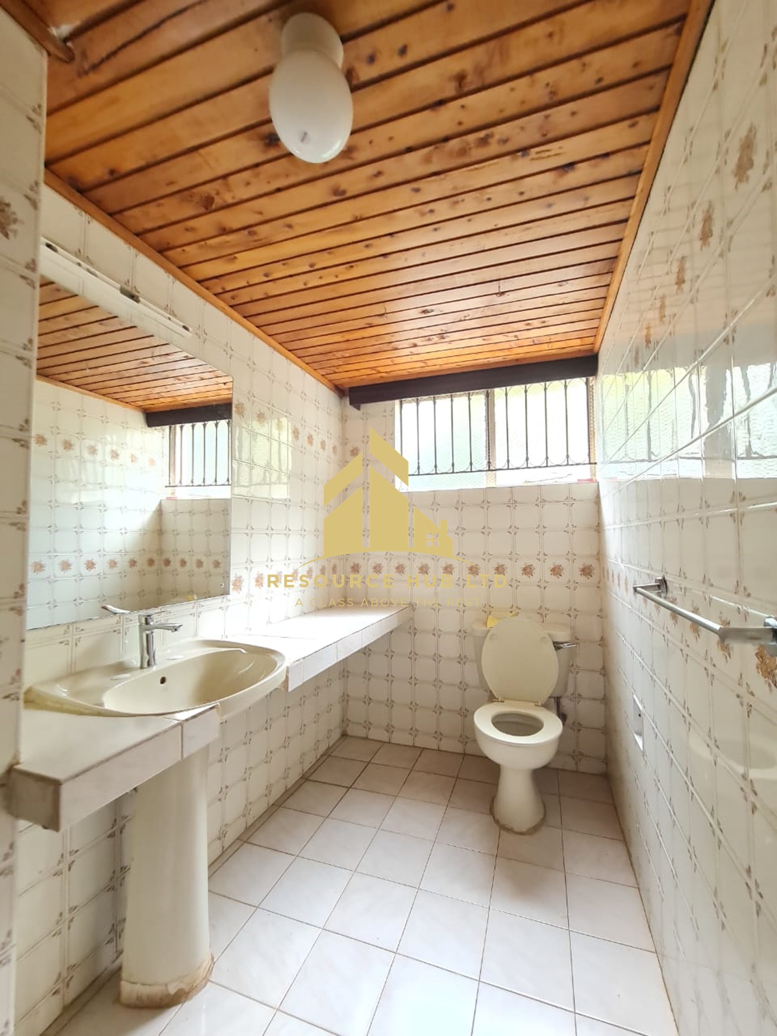 Magnificent 5 Bedroom Maisonette For Sale in Gigiri Image