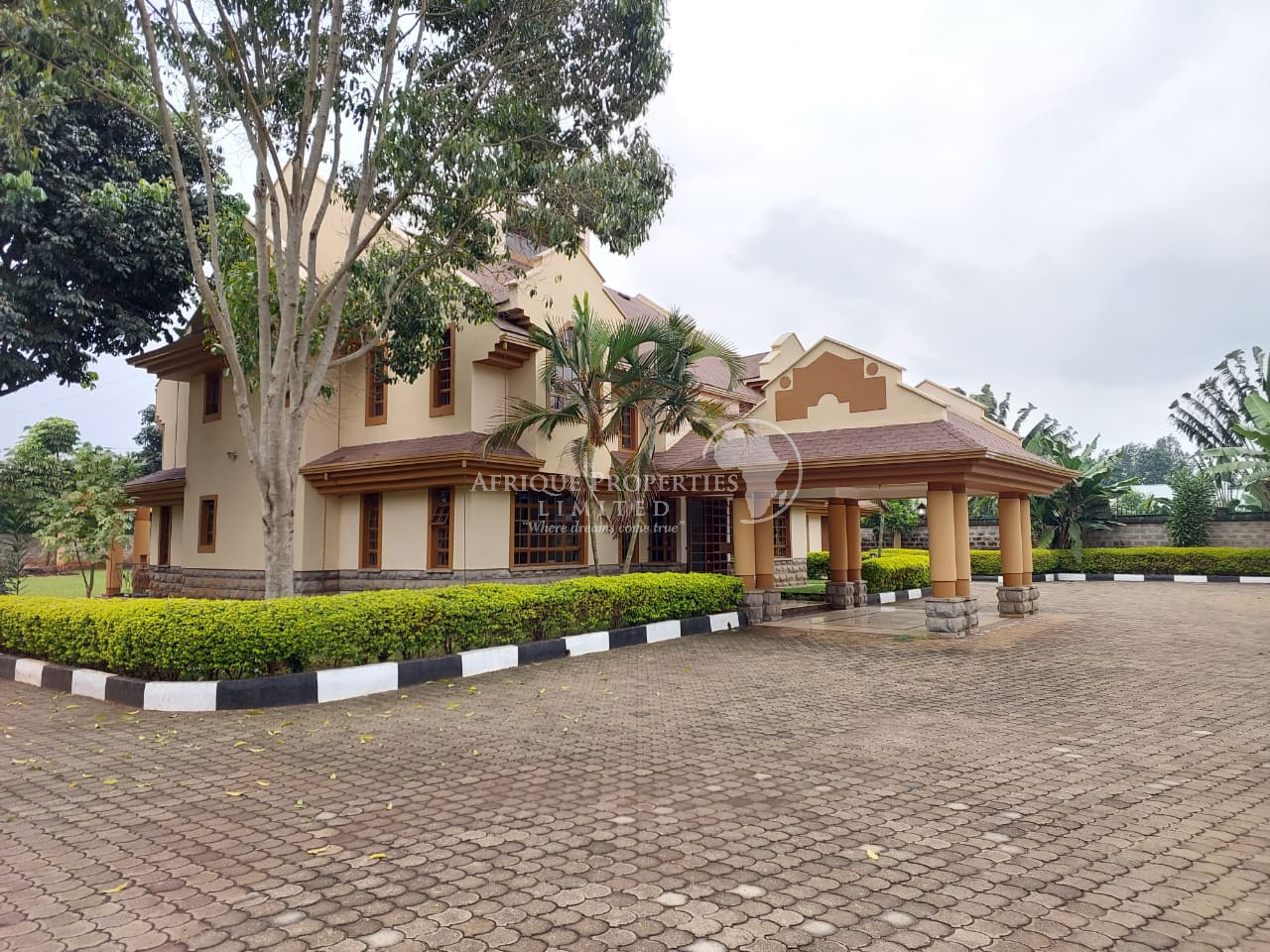 𝐒𝐩𝐚𝐜𝐢𝐨𝐮𝐬 𝟒 𝐁𝐞𝐝𝐫𝐨𝐨𝐦 𝐀𝐥𝐥 𝐄𝐧𝐬𝐮𝐢𝐭𝐞 Maisonette 𝐖𝐢𝐭𝐡 𝐃𝐒𝐐 & 𝐏𝐨𝐨𝐥 𝐅𝐨𝐫 𝐒𝐚𝐥𝐞 𝐢𝐧 𝐑𝐮𝐧𝐝𝐚