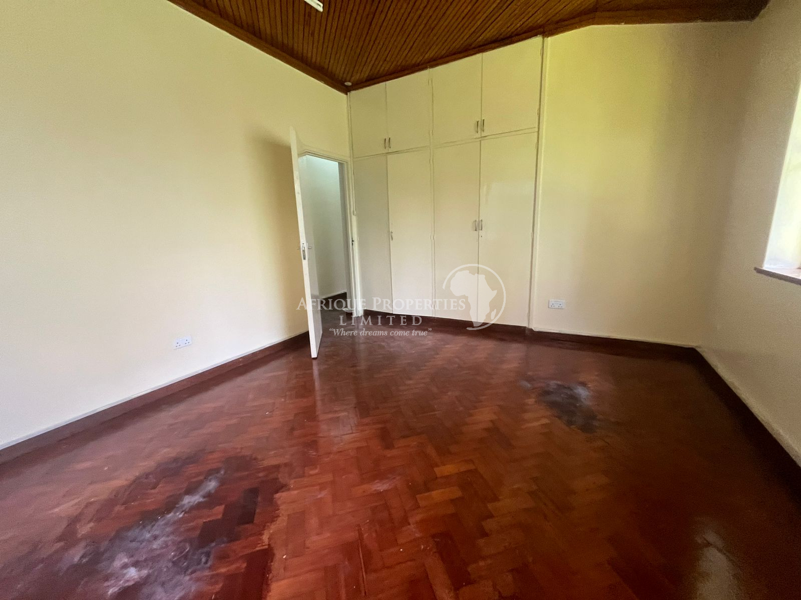 𝐒𝐩𝐚𝐜𝐢𝐨𝐮𝐬 𝟔 𝐁𝐞𝐝𝐫𝐨𝐨𝐦 Maisonette + 𝟐 𝐃𝐒𝐐 𝐈𝐝𝐞𝐚𝐥 𝐟𝐨𝐫 𝐎𝐟𝐟𝐢𝐜𝐞 For Rent in Westlands